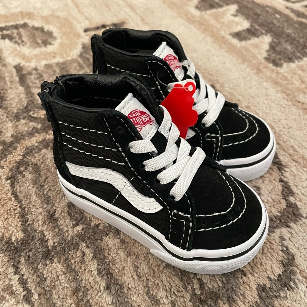 Baby High-Top Vans NWT Black and White